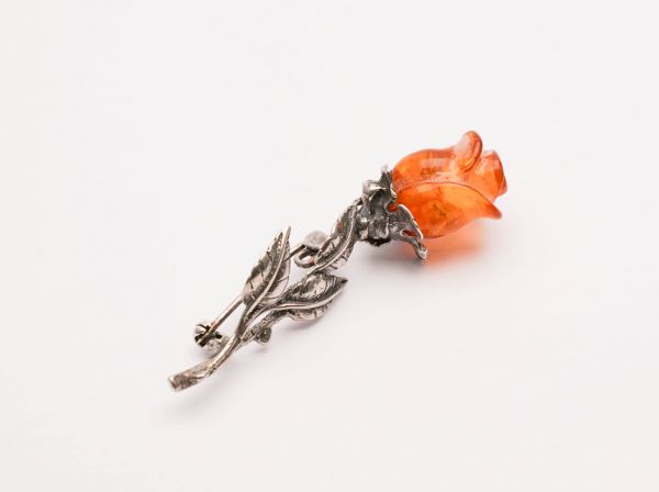 Silberbrosche Rose mit Bernstein